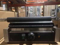 Гриль контактный CGL-Б/У AIRHOT 1    чугун/рифленая