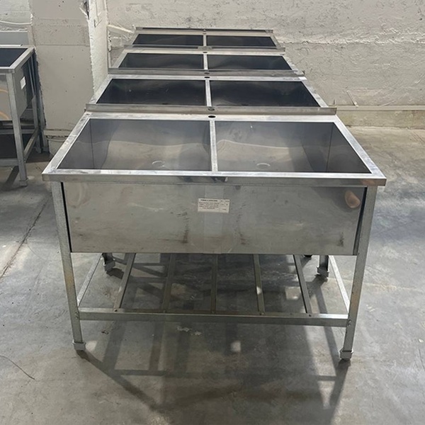 Ванна моечная 2 секц с бортом УВМБ-2-10060-УОРО без эксплуатации УЦЕНКА каркас оцинкованная сталь 450х450х300 Ванна моечная 2 секц с бортом УВМБ-2-10060-УОРО без эксплуатации УЦЕНКА каркас оцинкованная сталь 450х450х300